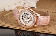 アナログの太字レディース腕時計の革ピンクの方法手の風の機械腕時計