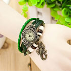 OEM のペンダントの水晶アナログのギフトの腕時計、旧式で長い革紐の腕時計
