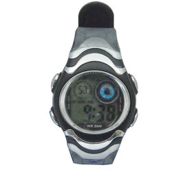 音カウンターCasioはデジタル腕時計の二重時間表示を一周する