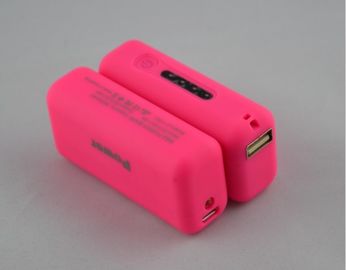 2600mAh USB LED ライトが付いている携帯用力銀行、赤く/ピンク/緑