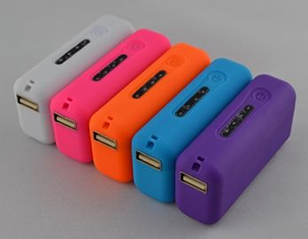 2600mAh USB LED ライトが付いている携帯用力銀行、赤く/ピンク/緑
