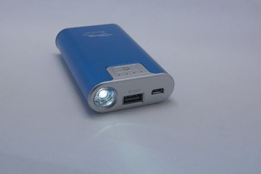 デジタル カメラの金属 USB LED のトーチが付いている携帯用力銀行 6600mAh