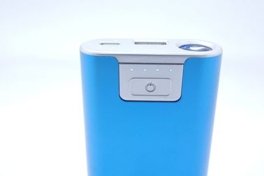 デジタル カメラの金属 USB LED のトーチが付いている携帯用力銀行 6600mAh