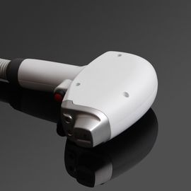 安全な IPL レーザーの毛の取り外しは 2000W ダイオード レーザーの毛の取り外し機械を機械で造ります