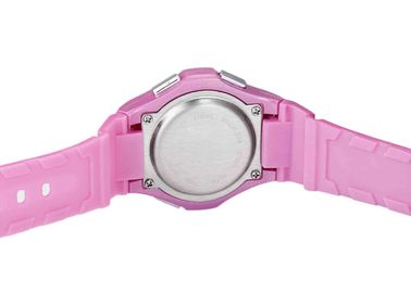 円形のピンク PU の女性は LCD 警報ギフトの腕時計が付いているスポーツの腕時計を防水します