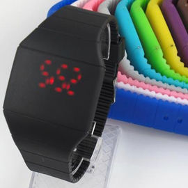 黄色いメンズ/レディース スポーツのシリコーンのバンドのデジタル LED タッチ画面