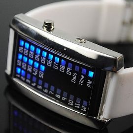 新しい方法人の女性 29 の抜け目がない青 LED デジタルのスポーツの腕時計の白
